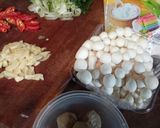Foto langkah ke 1 dari resep Tumis Pedas Jamur Shimeji Putih.