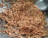 A picture of step 3 of Malai vali mithi seviya.