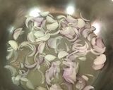 صورة لخطوة 2 من وصفة شوربة الفطر البني