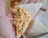 Foto langkah ke 4 dari resep Pangsit Lipat Isi Mie Tahu.