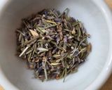 Foto del paso 1 de la receta: Infusión de lavanda 🪻 🫖 especial para última hora del día acompañada de buena lectura 📚