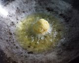 Foto langkah ke 3 dari resep Pumkin Ball Cheese Felling.