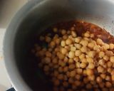 A picture of step 5 of Masala chanay.