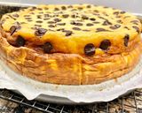 Foto del paso 6 de la receta Pastel de yogur griego, queso crema y pepitas de chocolate