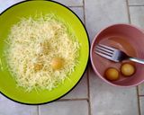 Foto langkah ke 3 dari resep Cookies Keju Topping Keju Oles.