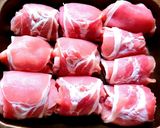 A picture of step 4 of Chicken rolls with cheese, in bacon.