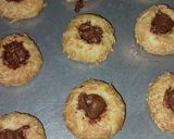 Foto langkah ke 6 dari resep Thumbprint Cheese Strawberry.