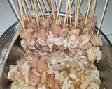Foto langkah ke 7 dari resep Sate Paha dan Kulit Ayam Teflon.