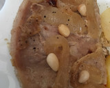 Foto del paso 5 de la receta: Lomo encebollado en salsa de nueces, piñones y almendras