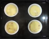 Foto langkah ke 3 dari resep Fresh Strawberry Yogurt Brulee.
