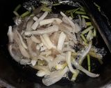 Foto langkah ke 3 dari resep Sup jamur keluarga.
