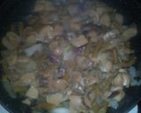 Foto del paso 4 de la receta: Salteado al vino de champiñones con habichuelas y jamón ibérico