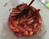A picture of step 4 of Strawberry pudding.
