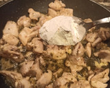Foto del paso 4 de la receta: Muslos de pollo con espinacas y queso
