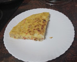 Foto del paso 4 de la receta: Tortilla de papas con cebolla caramelizada y pimiento del piquillo