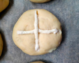 Hot Cross Buns recept fázis 4 fotója
