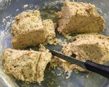 Foto del paso 2 de la receta: Pancitos negros con harina integral de trigo sarraceno, sin gluten, veganos, sin levadura