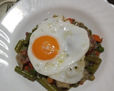 Foto del paso 1 de la receta: Huevo frito sobre menestra de verduras