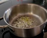 Foto del paso 3 de la receta: Sopa de Repollo con fideos chinos y huevo cocido