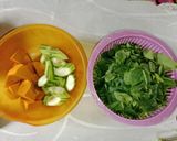 Foto langkah ke 1 dari resep Sayur Bening Labu dan Gambas.