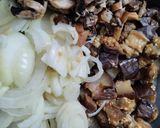 Foto del paso 1 de la receta: Berenjenas🍆champiñones🍄y cebollas🧅entomatadas🍅🌶️🍛🍱🍲🍚