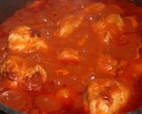 Foto del paso 3 de la receta: Jamoncitos de pollo con salsa de tomate