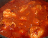 Foto del paso 3 de la receta: Jamoncitos de pollo con salsa de tomate