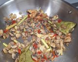 Foto langkah ke 4 dari resep Nasi Bakar Cumi Jamur.