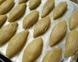 A picture of step 11 of Meat pocket buns.