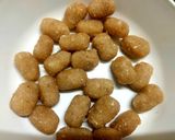 A picture of step 2 of Rosho Puli Pithe with Khejur Gur.