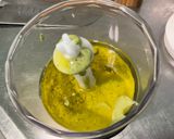 Une image de l'étape 2 de Sauce salade verte skyr citron coriandre.