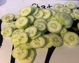 Une image de l'étape 2 de Salade de concombre et tomates à l endive rouge et persil.