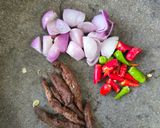 Foto langkah ke 1 dari resep Telur Dadar Kelapa Khas Aceh.
