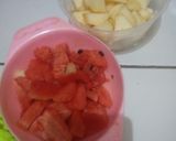 Foto langkah ke 2 dari resep Sop apel semangka susu.