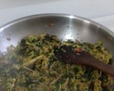 Foto langkah ke 4 dari resep Tumis Bunga Pepaya Daun singkong Teri.