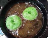 Foto langkah ke 6 dari resep Donat Kentang Pandan Tanpa Ulen.