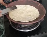 A picture of step 7 of Fulka roti.
