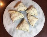 A picture of step 3 of Aloo Samosa.