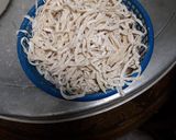 รูปขั้นตอนการทำที่ 1 ของ บะหมี่น้ำขิงร้อน
