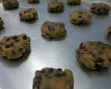 Foto langkah ke 4 dari resep chocochip cookies.