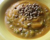 Foto del paso 8 de la receta Crema de calabaza con cuajo, guisantes y piñones