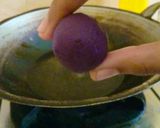 Foto langkah ke 4 dari resep Bola bola ubi ungu.