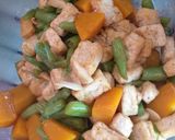 Foto langkah ke 6 dari resep Tumis tahu, labu kuning, kacang panjang.