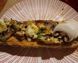 A picture of step 5 of Fast breakfast: scrambbled egg with mushrooms.
