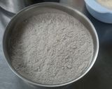 Foto langkah ke 1 dari resep Bolu Kukus Ketan Hitam Toping Kacang.