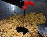 Foto langkah ke 3 dari resep Mi Goreng Kampung / Mi Goreng Hajatan.
