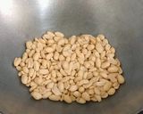 Foto langkah ke 1 dari resep Kue Kacang Tanpa Telur.
