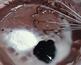 Foto langkah ke 4 dari resep Bolu Kukus Coklat Keju.