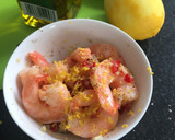 Foto langkah ke 1 dari resep Spicy Shrimp Aglio e Olio Pasta.