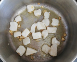 Foto del paso 2 de la receta: Arroz meloso con acelgas, calamar y gambitas